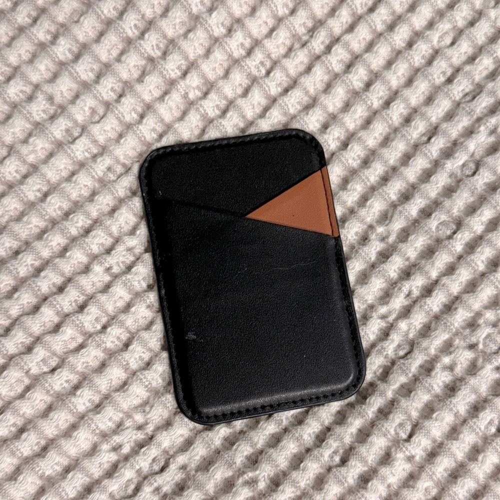 MagSafe Wallet - Picture 2 of 4